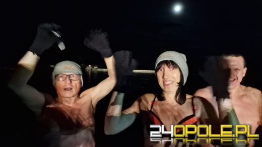 W lodowatej kąpieli przywitali Nowy Rok