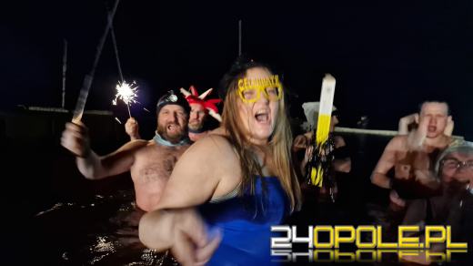 W lodowatej kąpieli przywitali Nowy Rok