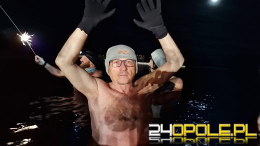 W lodowatej kąpieli przywitali Nowy Rok