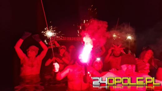 W lodowatej kąpieli przywitali Nowy Rok