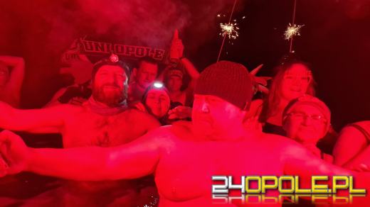 W lodowatej kąpieli przywitali Nowy Rok