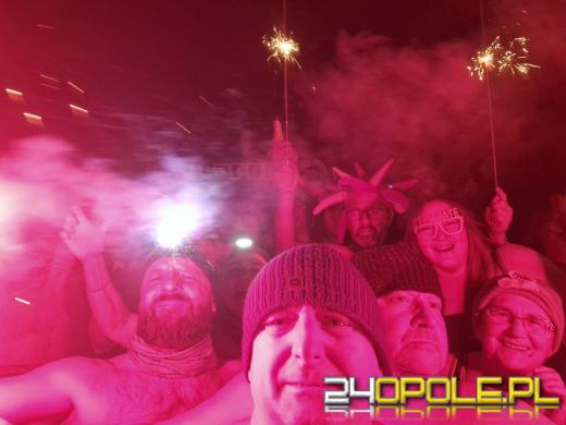 W lodowatej kąpieli przywitali Nowy Rok