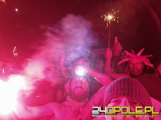 W lodowatej kąpieli przywitali Nowy Rok