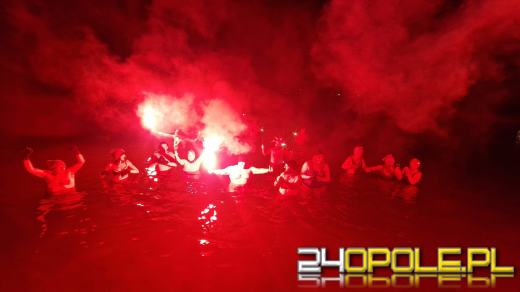 W lodowatej kąpieli przywitali Nowy Rok