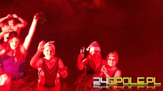 W lodowatej kąpieli przywitali Nowy Rok