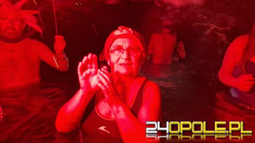 W lodowatej kąpieli przywitali Nowy Rok