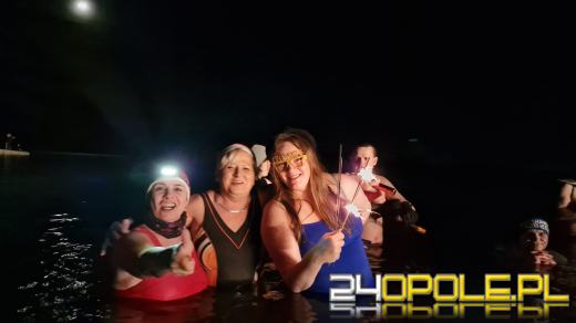 W lodowatej kąpieli przywitali Nowy Rok