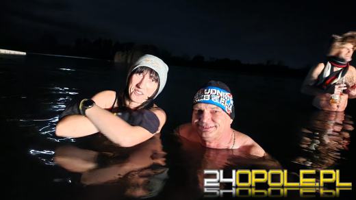 W lodowatej kąpieli przywitali Nowy Rok