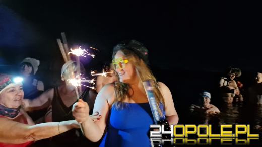 W lodowatej kąpieli przywitali Nowy Rok