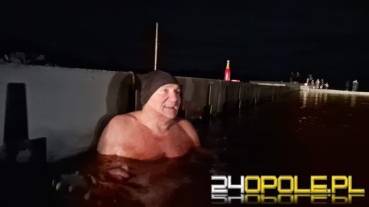 W lodowatej kąpieli przywitali Nowy Rok