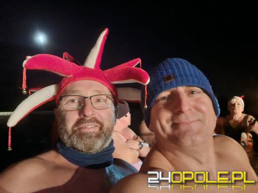 W lodowatej kąpieli przywitali Nowy Rok