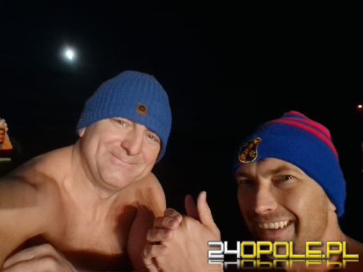 W lodowatej kąpieli przywitali Nowy Rok