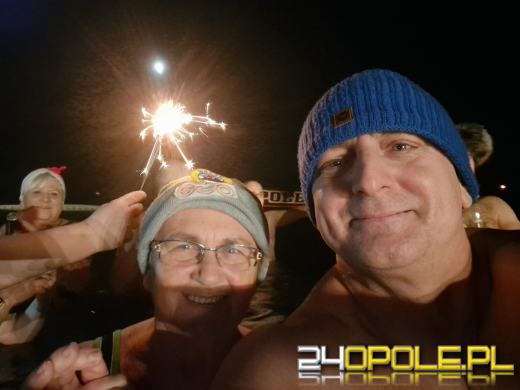 W lodowatej kąpieli przywitali Nowy Rok