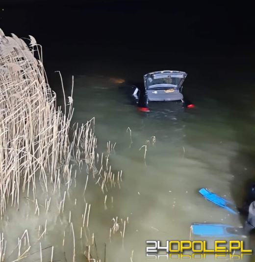 Samochód wjechał do zbiornika wodnego. Nie żyje kierowca