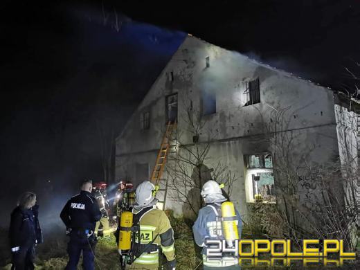 Pożar pustostanu w powiecie strzeleckim 