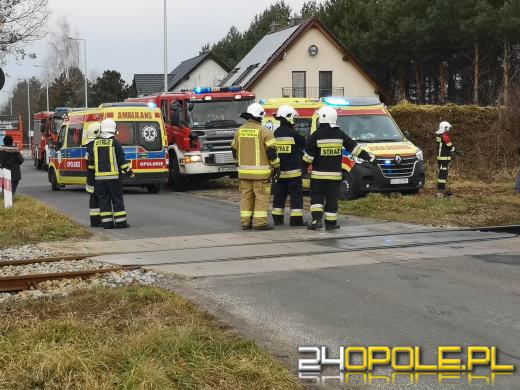 Wypadek w miejscowości Osiny. Samochód wjechał pod szynobus