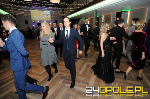 Rozpoczęły się zabawy studniówkowe