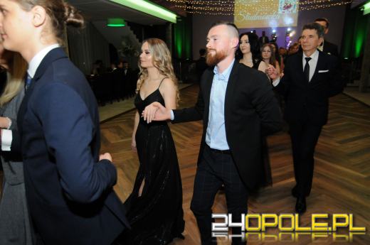 Rozpoczęły się zabawy studniówkowe