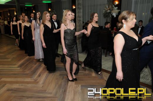 Rozpoczęły się zabawy studniówkowe