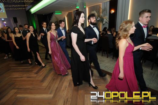 Rozpoczęły się zabawy studniówkowe