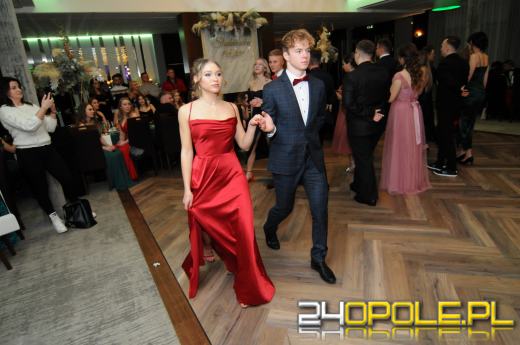 Rozpoczęły się zabawy studniówkowe