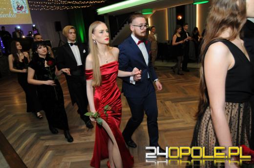 Rozpoczęły się zabawy studniówkowe