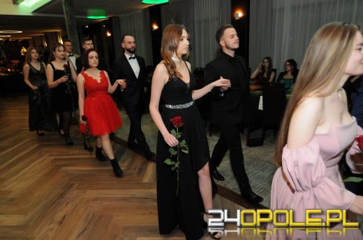 Rozpoczęły się zabawy studniówkowe