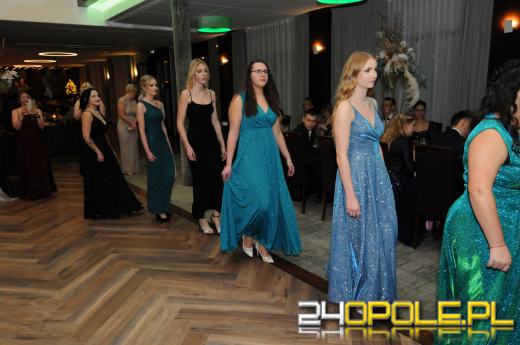 Rozpoczęły się zabawy studniówkowe