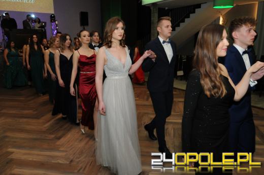 Rozpoczęły się zabawy studniówkowe