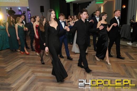 Rozpoczęły się zabawy studniówkowe