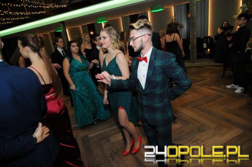 Rozpoczęły się zabawy studniówkowe