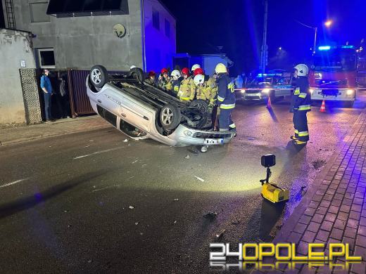 Dachowanie samochodu osobowego na Wróblewskiego w Opolu