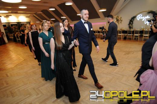 Do matury zostało 115 dni. Maturzyści bawią się na studniówkach