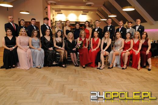 Do matury zostało 115 dni. Maturzyści bawią się na studniówkach