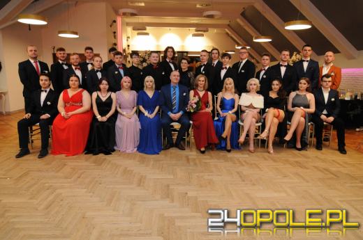 Do matury zostało 115 dni. Maturzyści bawią się na studniówkach