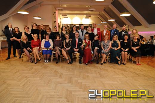 Do matury zostało 115 dni. Maturzyści bawią się na studniówkach