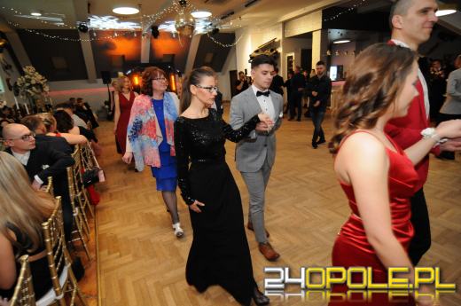 Do matury zostało 115 dni. Maturzyści bawią się na studniówkach