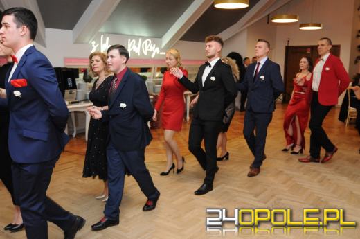 Do matury zostało 115 dni. Maturzyści bawią się na studniówkach