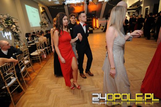 Do matury zostało 115 dni. Maturzyści bawią się na studniówkach