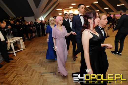 Do matury zostało 115 dni. Maturzyści bawią się na studniówkach