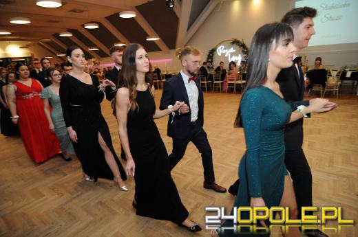 Do matury zostało 115 dni. Maturzyści bawią się na studniówkach