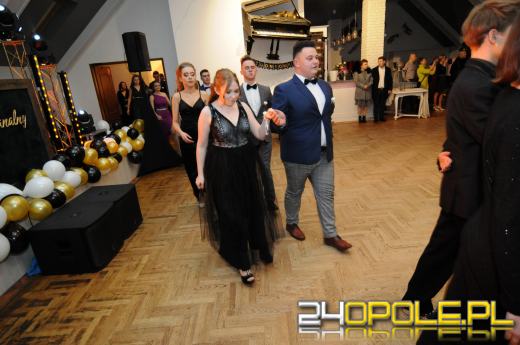 Do matury zostało 115 dni. Maturzyści bawią się na studniówkach