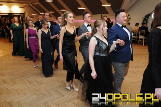 Do matury zostało 115 dni. Maturzyści bawią się na studniówkach