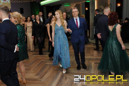 Do matury zostało 115 dni. Maturzyści bawią się na studniówkach