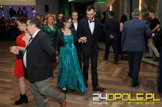 Do matury zostało 115 dni. Maturzyści bawią się na studniówkach