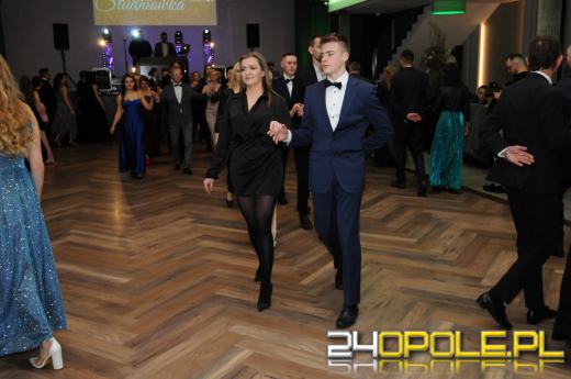 Do matury zostało 115 dni. Maturzyści bawią się na studniówkach