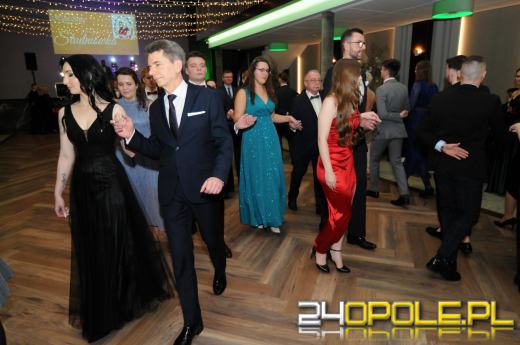 Do matury zostało 115 dni. Maturzyści bawią się na studniówkach