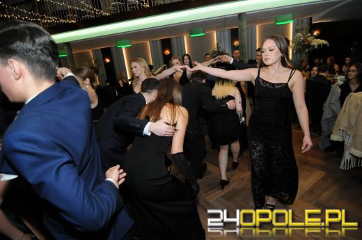 Do matury zostało 115 dni. Maturzyści bawią się na studniówkach