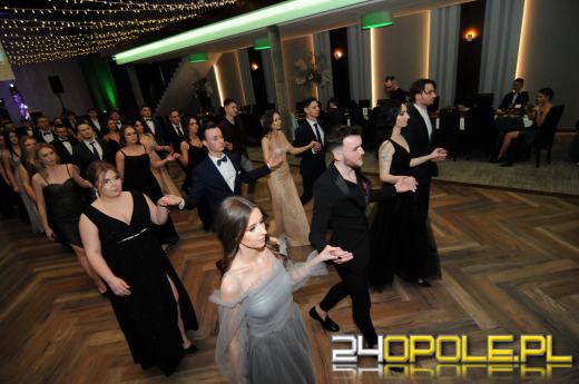 Do matury zostało 115 dni. Maturzyści bawią się na studniówkach