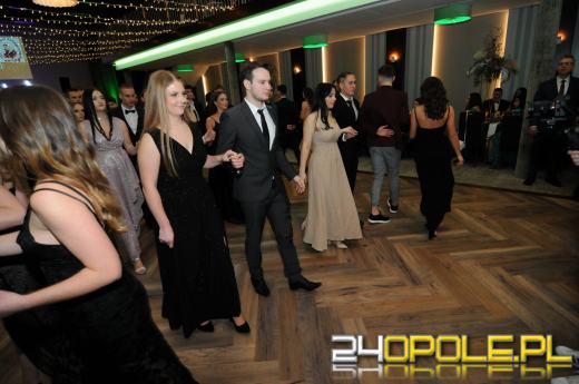 Do matury zostało 115 dni. Maturzyści bawią się na studniówkach